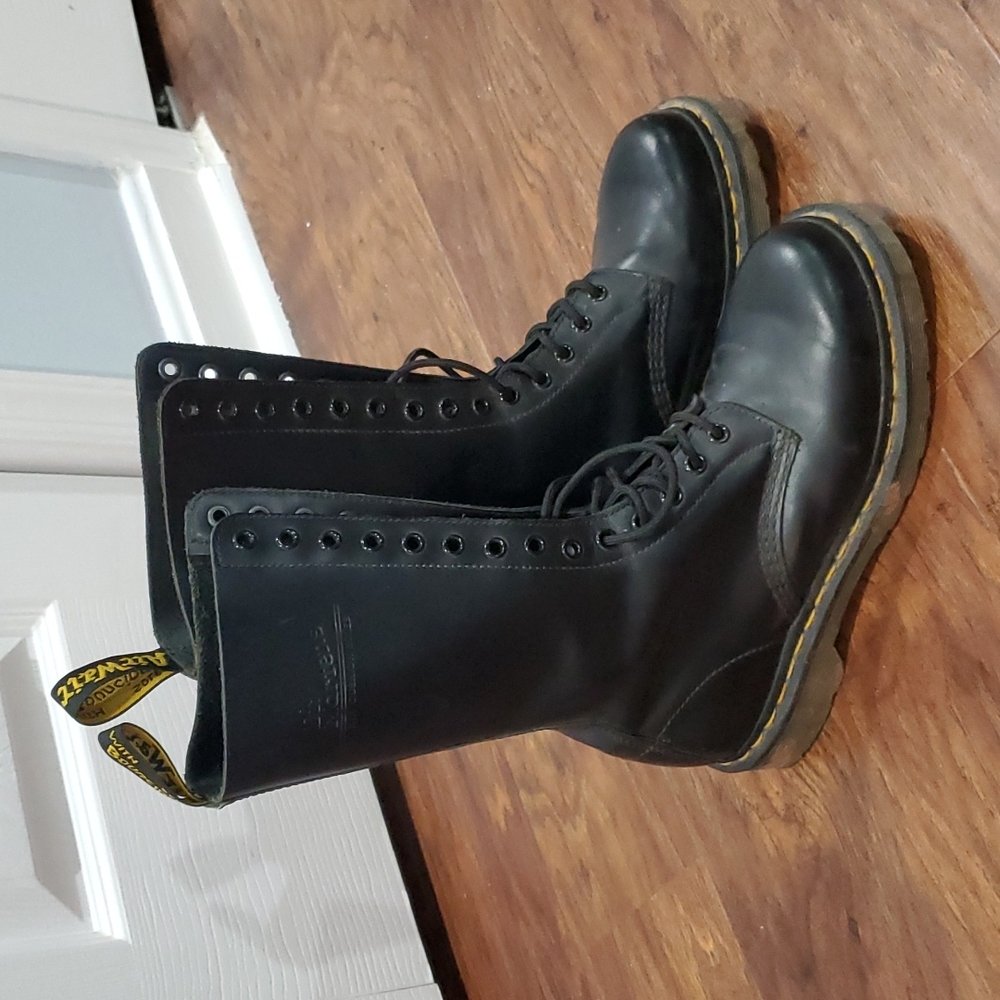 Doc Martens "The Original" Air Wair with Bouncing Soles